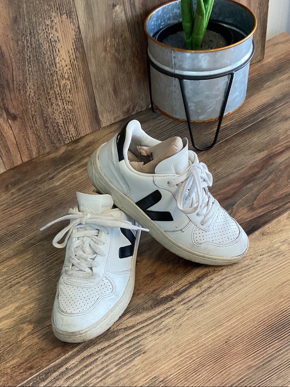 Veja T2 White Leather Sneakers 5 241B